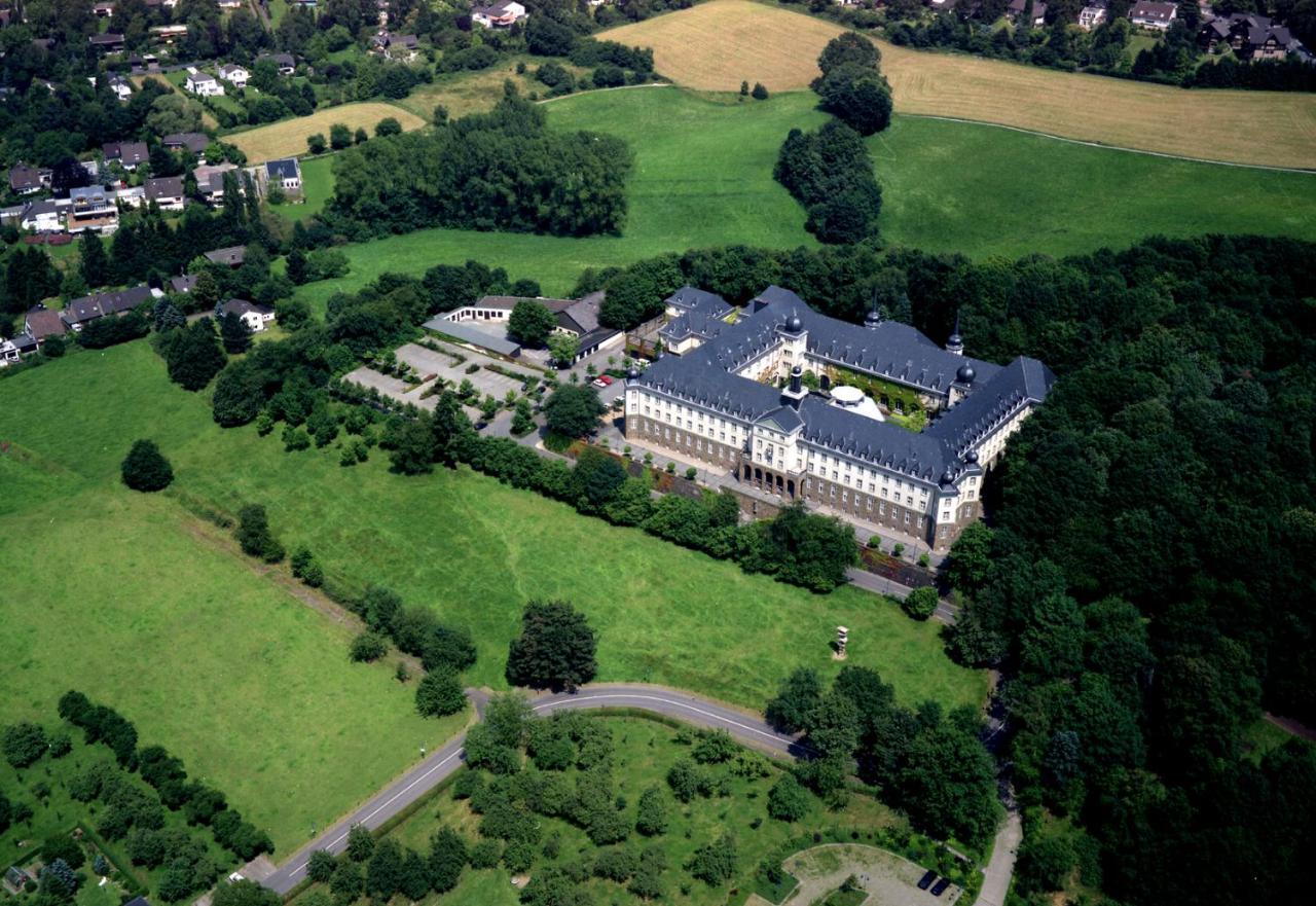 Kardinal Schulte Haus Hotel Bergisch Gladbach Exterior photo