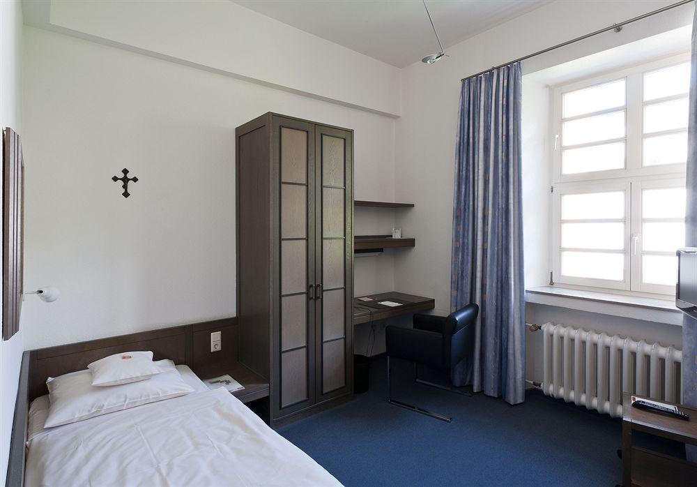 Kardinal Schulte Haus Hotel Bergisch Gladbach Exterior photo