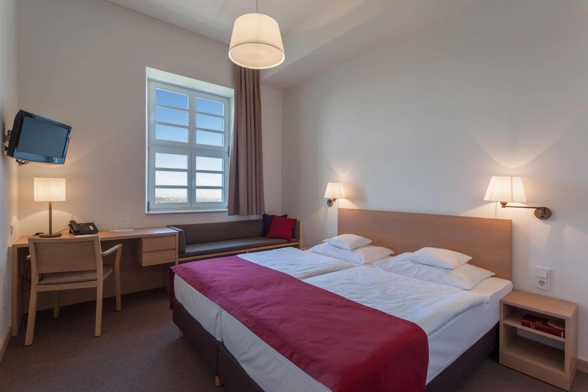 Kardinal Schulte Haus Hotel Bergisch Gladbach Exterior photo