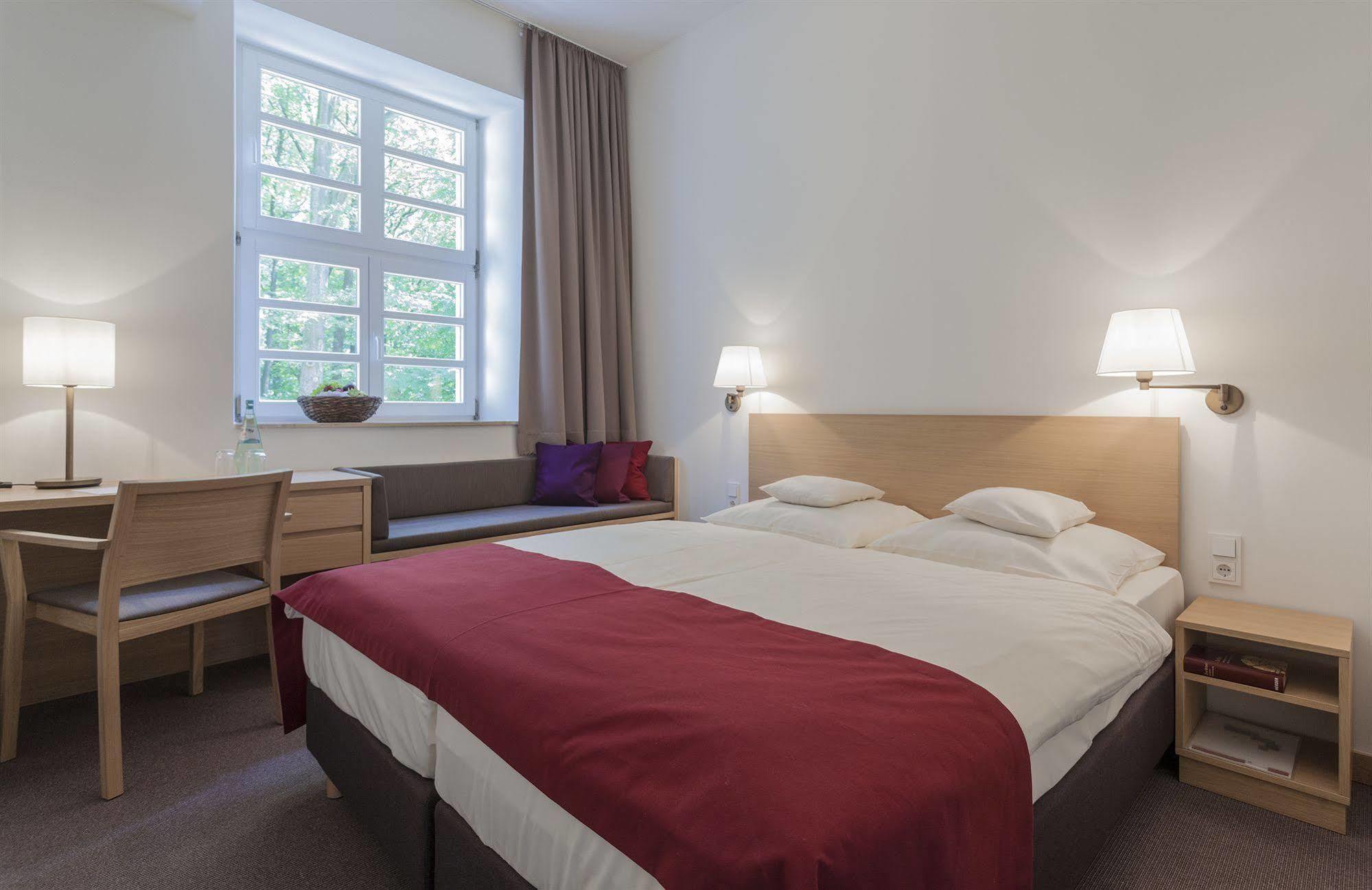 Kardinal Schulte Haus Hotel Bergisch Gladbach Exterior photo