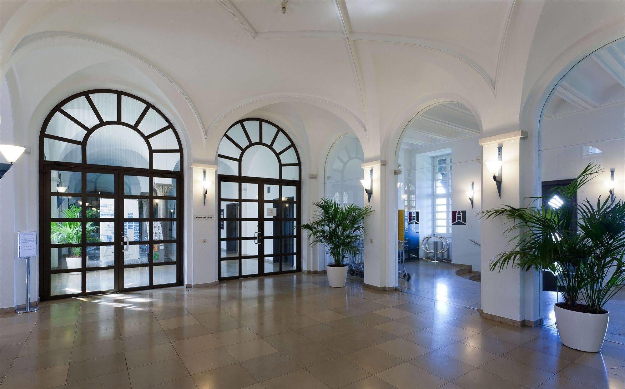 Kardinal Schulte Haus Hotel Bergisch Gladbach Exterior photo